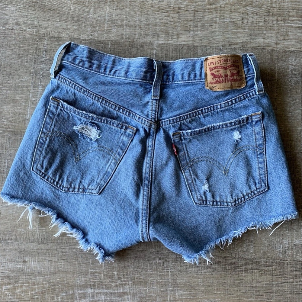 ▶️ Levi’s 501 Cutoff Shorts Womens 25 Distressed Denim High Rise Frayed Festival - Picture 8 of 12
